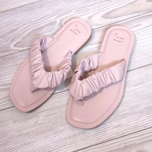 (23-2390) A New Day  Blossom Scrunch Flip Flops Sandals Sz 7